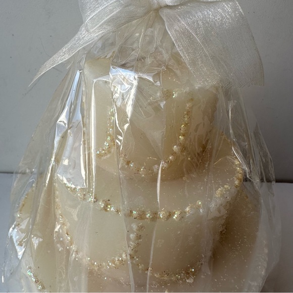 Scented Wedding Cake Candle 3-Tier Glitter Pearls New In Wrap 50hr - Picture 6 of 9